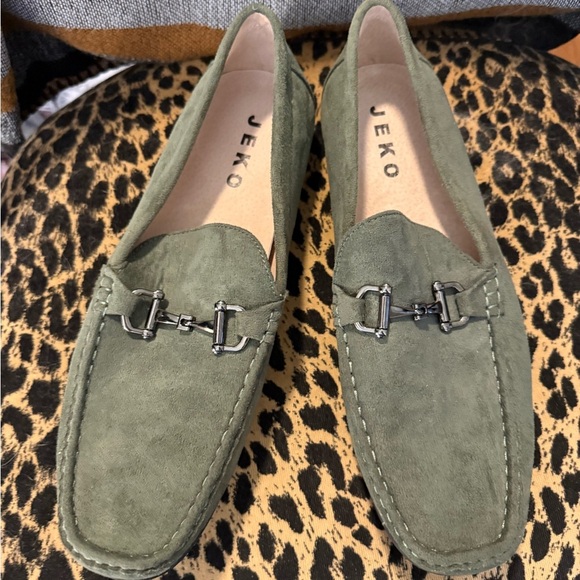 New Jeko Green Suede Slip-On Loafers with Silver Detail - Picture 1 of 6